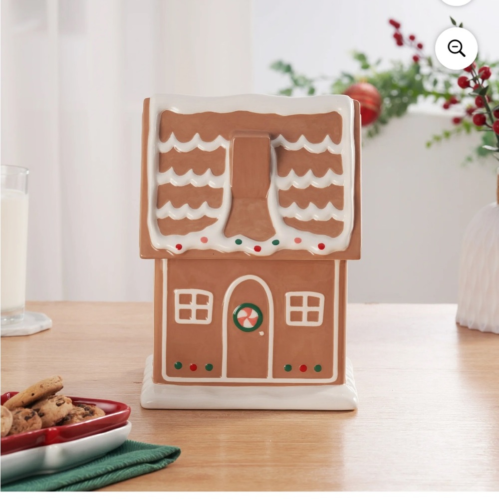 NEW Gingerbread House Cookie Jar